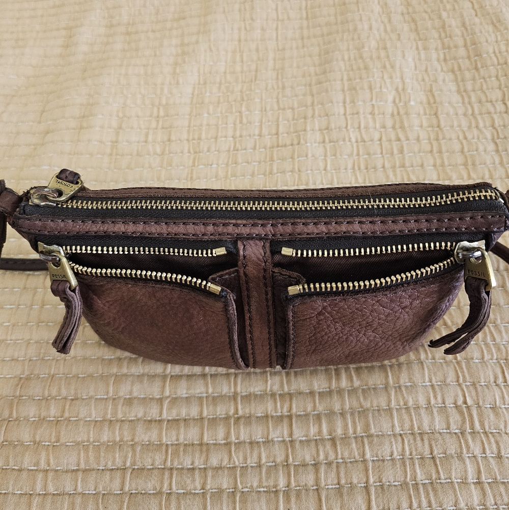 FOSSIL Brown Soft Leather ERIN Small Crossbody Purse Bag Brass Hardware - Picture 4 of 13